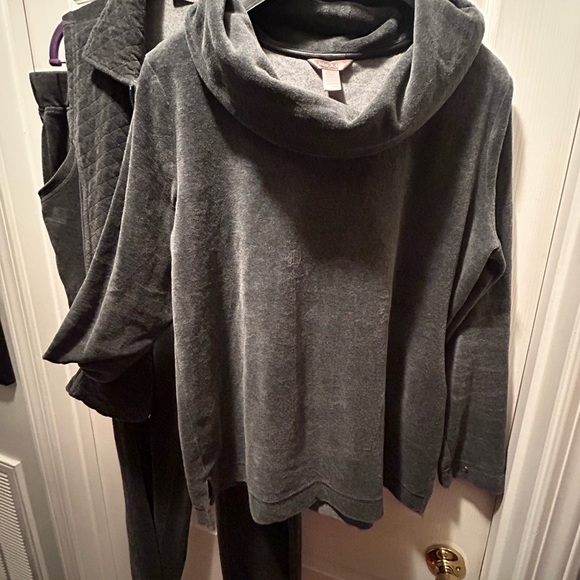 White Stag Gray Women's 3 pieces Velvet/Velour - Picture 7 of 8